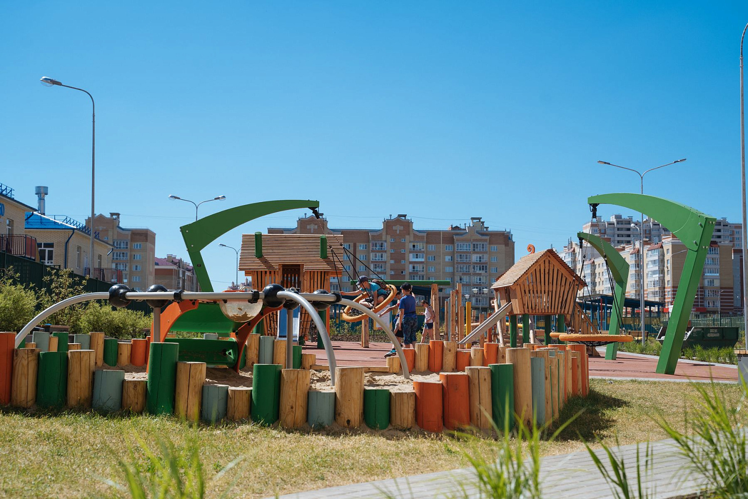 Современные детские площадки для улицы